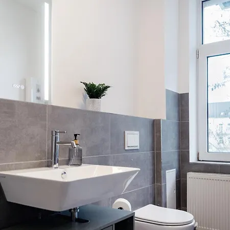 Stylisches Design - Zentrum - Mit Parking - 2 Schlafzimmer - Homeoffice - Wlan Und Tv - Waschmaschine - 500m Zum Hbf - Paare - Geschaeftsreisende - Messe - Workation Apartment *